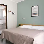 Junior Hotel