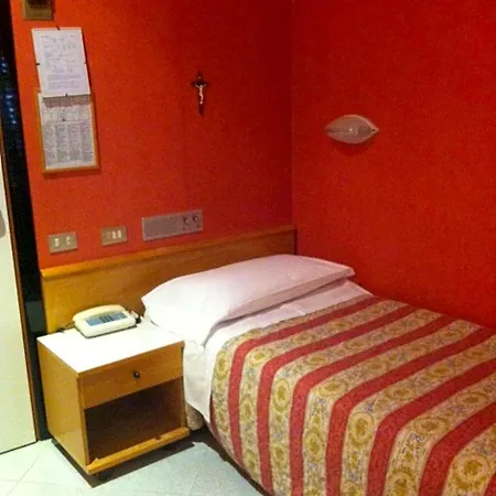 Hotel Junior By Oasigroup 3*