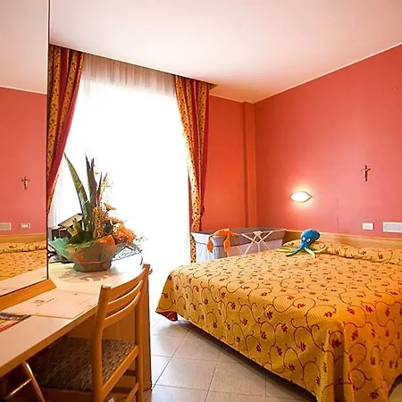 Junior By Oasigroup 3* リミニ