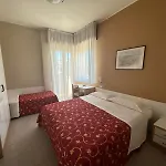 Junior Ξενοδοχείο 3*