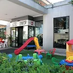 Ξενοδοχείο Junior 3*