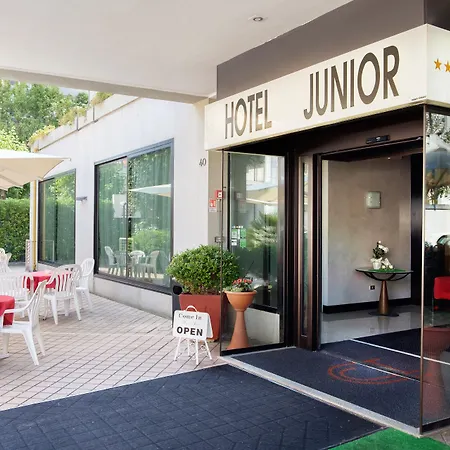 Junior Hotell 3*