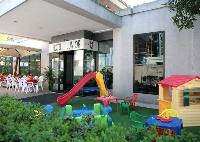 מלון Junior 3*